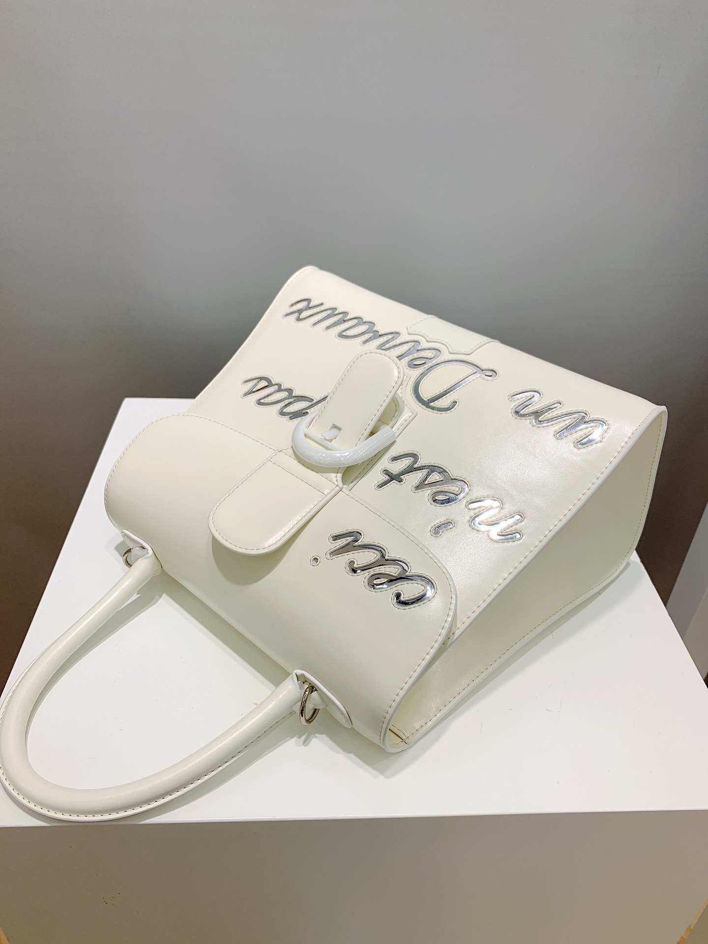 델보 레터링 브리앙 박스백 미듐